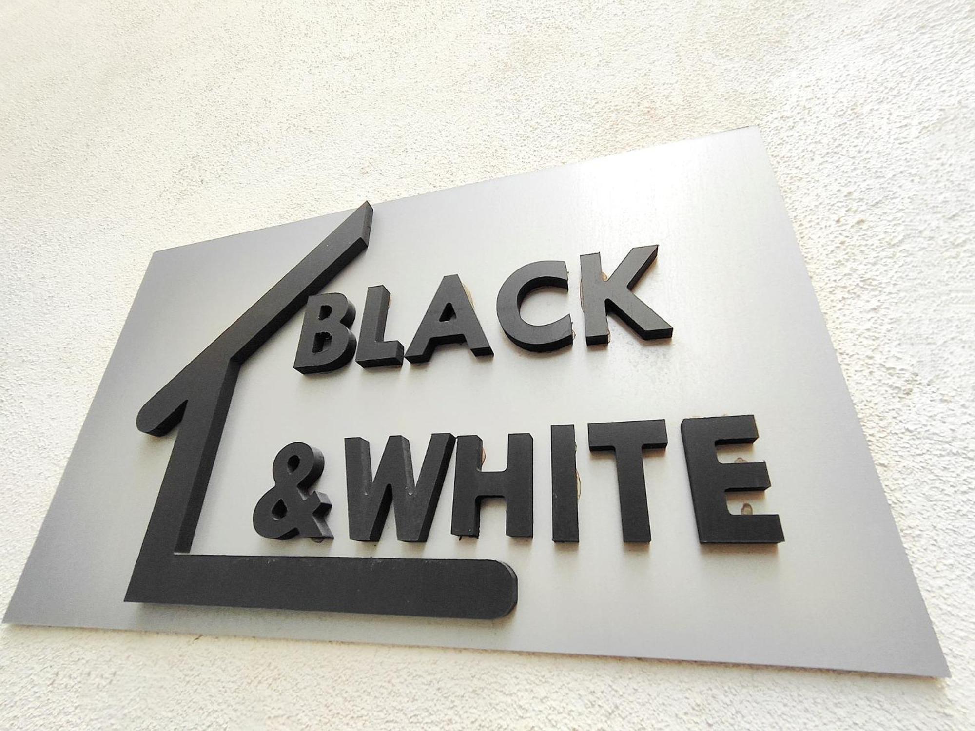 Black & White Катанія Екстер'єр фото